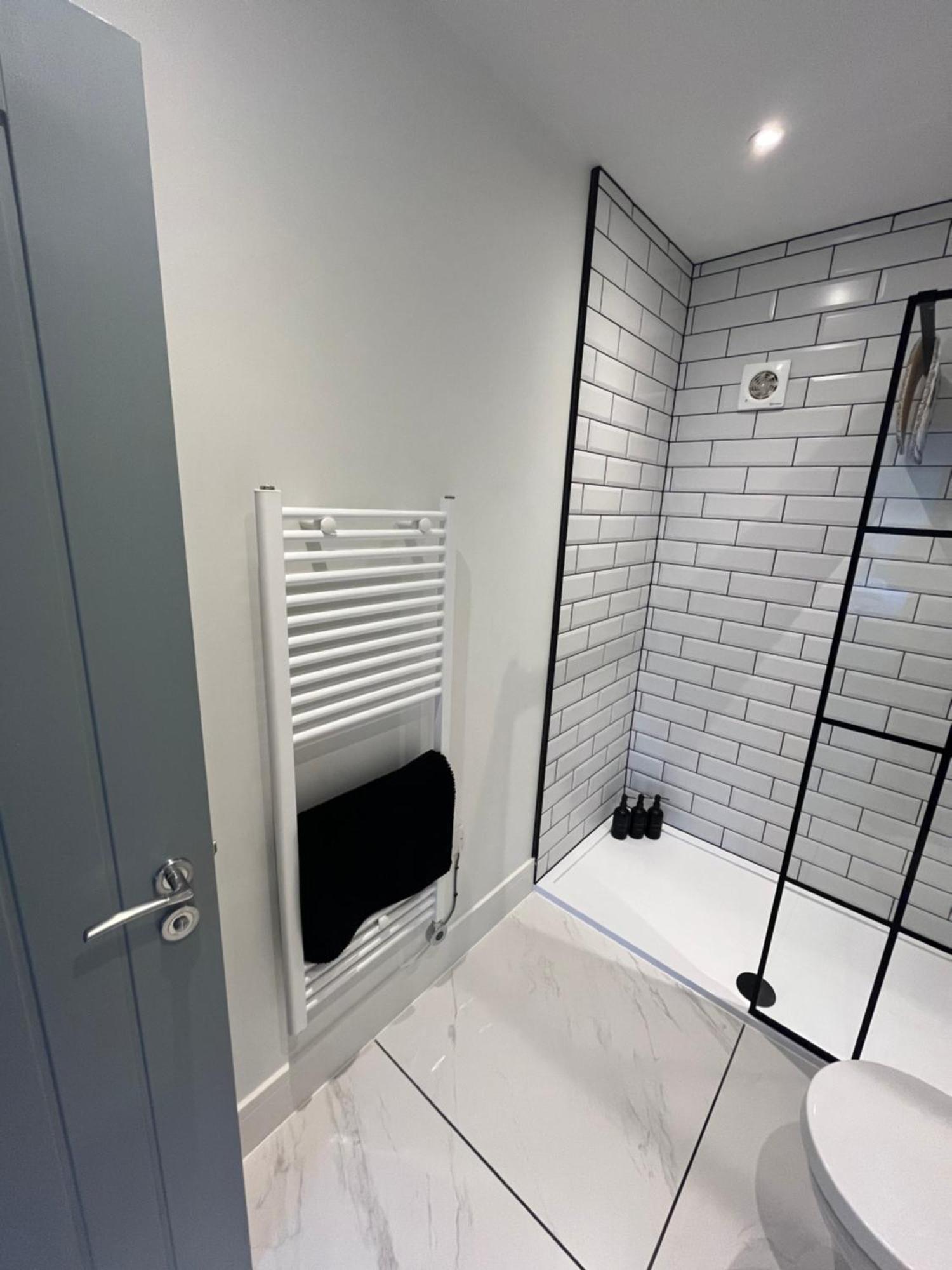 Entire Property In Downham Market, Serviced Accomodation Apartment Exterior photo